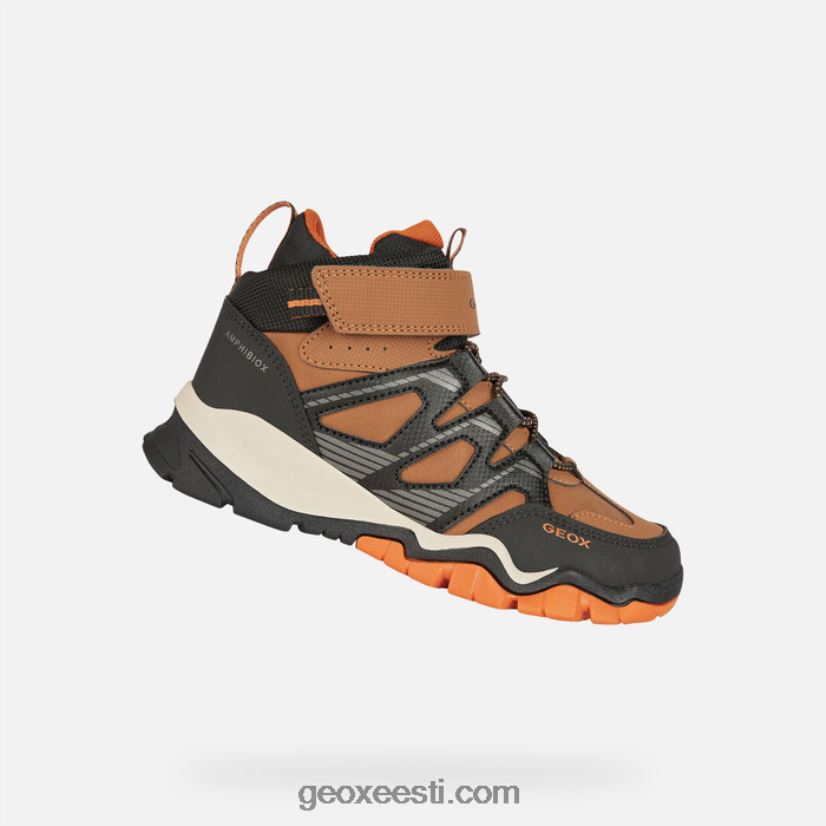 montrack abx poisid J4Z02T1273 Geox See on pruun/must