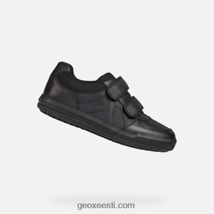 arzach juunior poisid J4Z02T979 Geox must